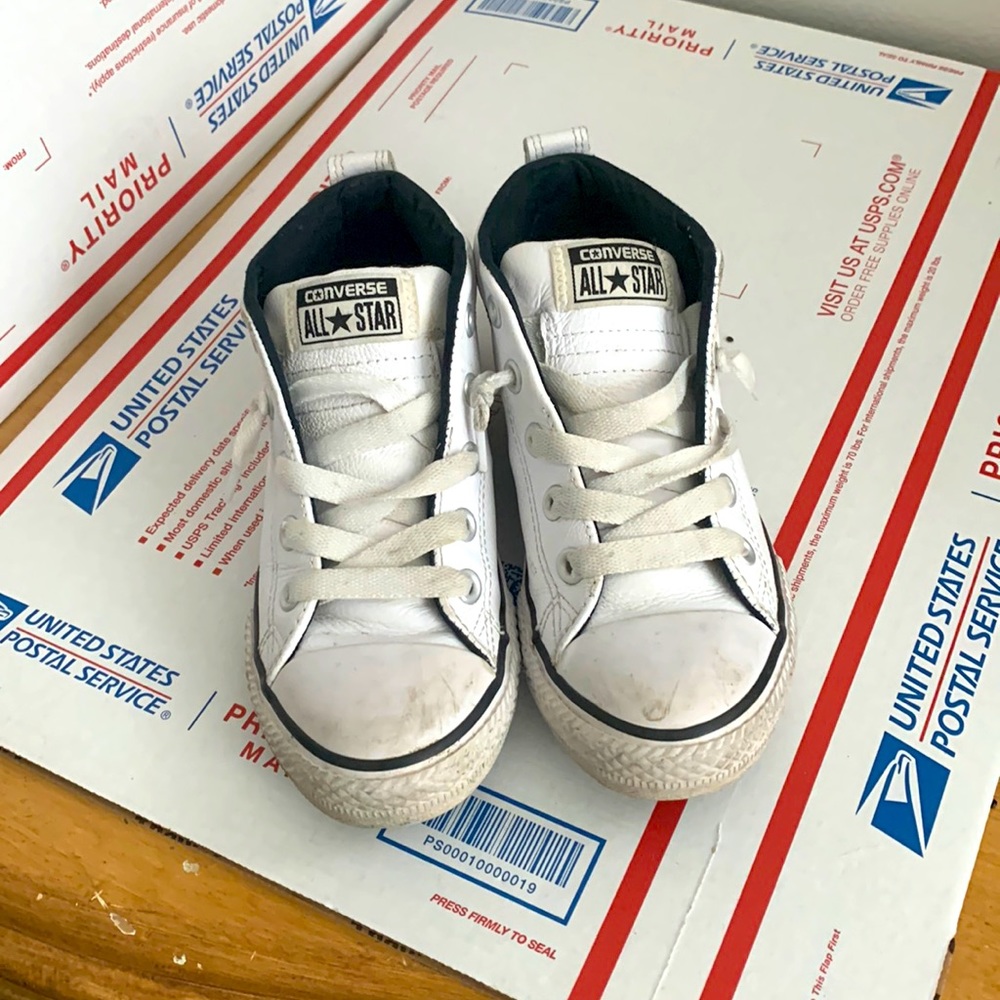 Juniors white leather Converse
